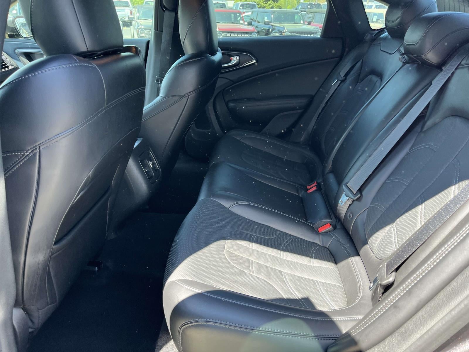 2015 Chrysler 200 4dr Sdn S FWD