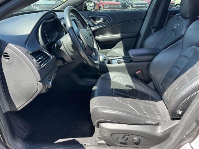 2015 Chrysler 200 4dr Sdn S FWD