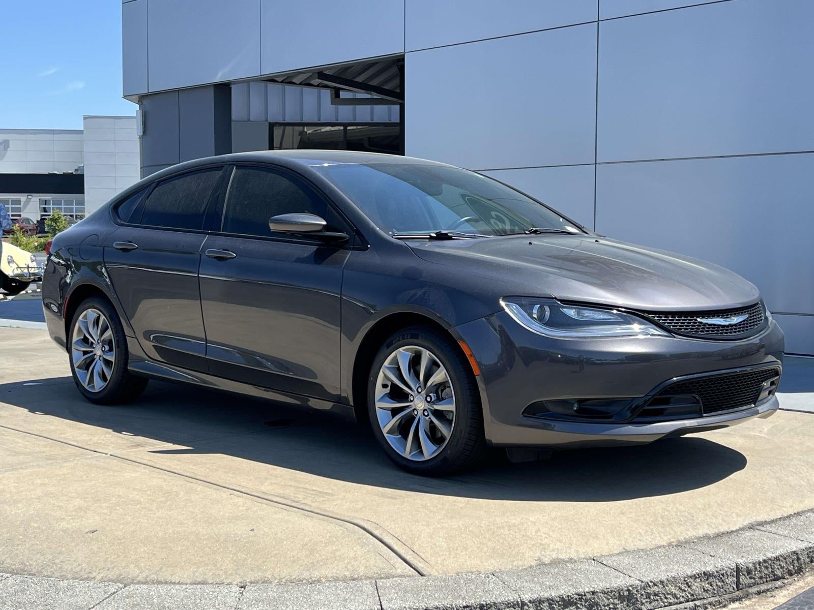 2015 Chrysler 200 4dr Sdn S FWD
