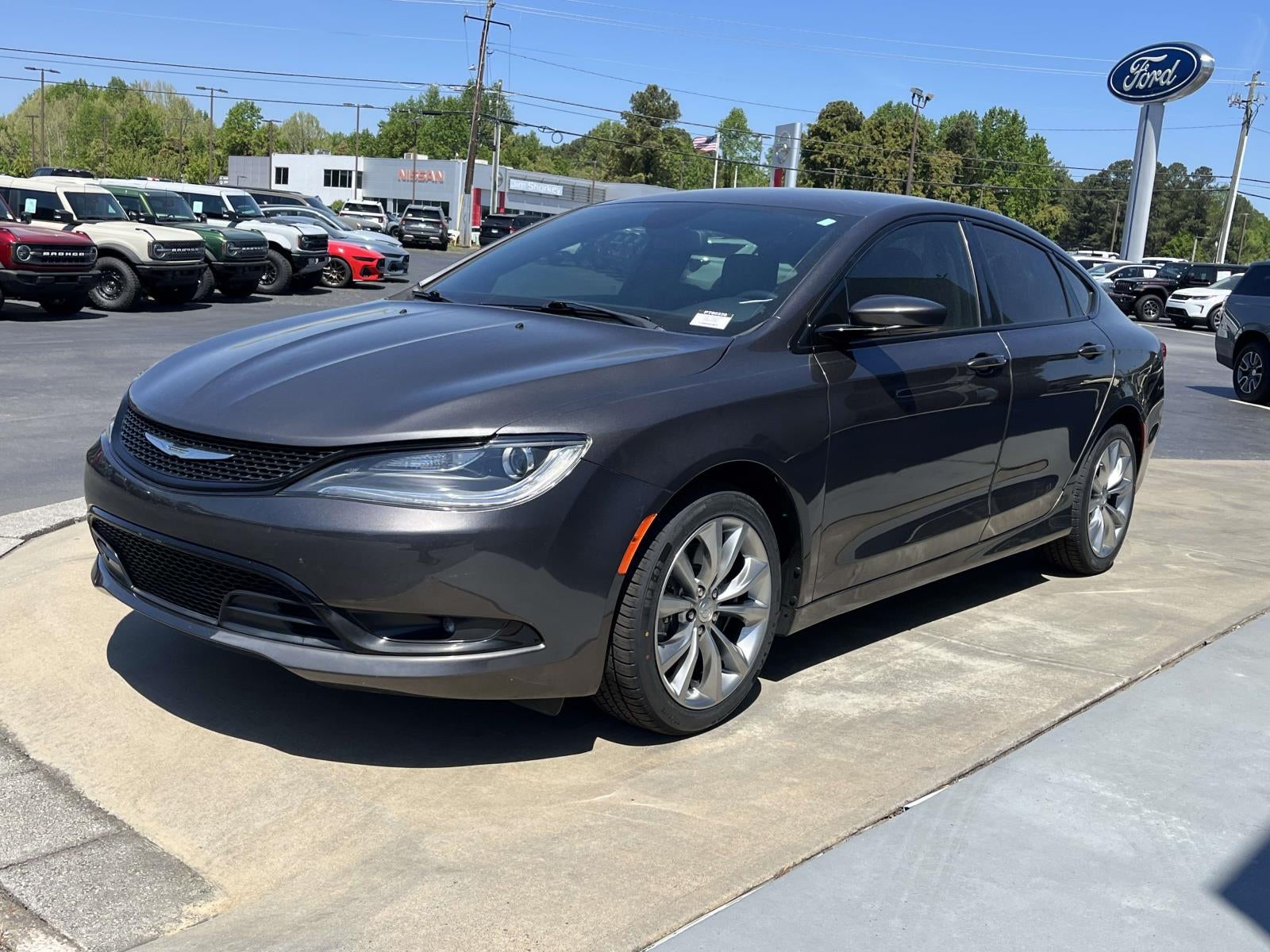 2015 Chrysler 200 4dr Sdn S FWD
