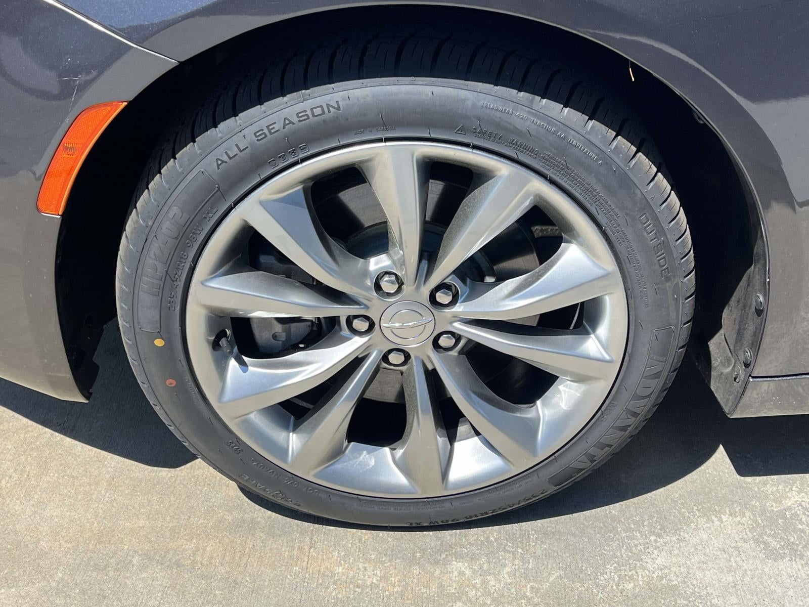 2015 Chrysler 200 4dr Sdn S FWD