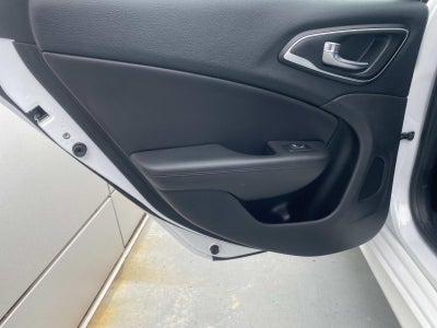 2016 Chrysler 200 4dr Sdn C AWD