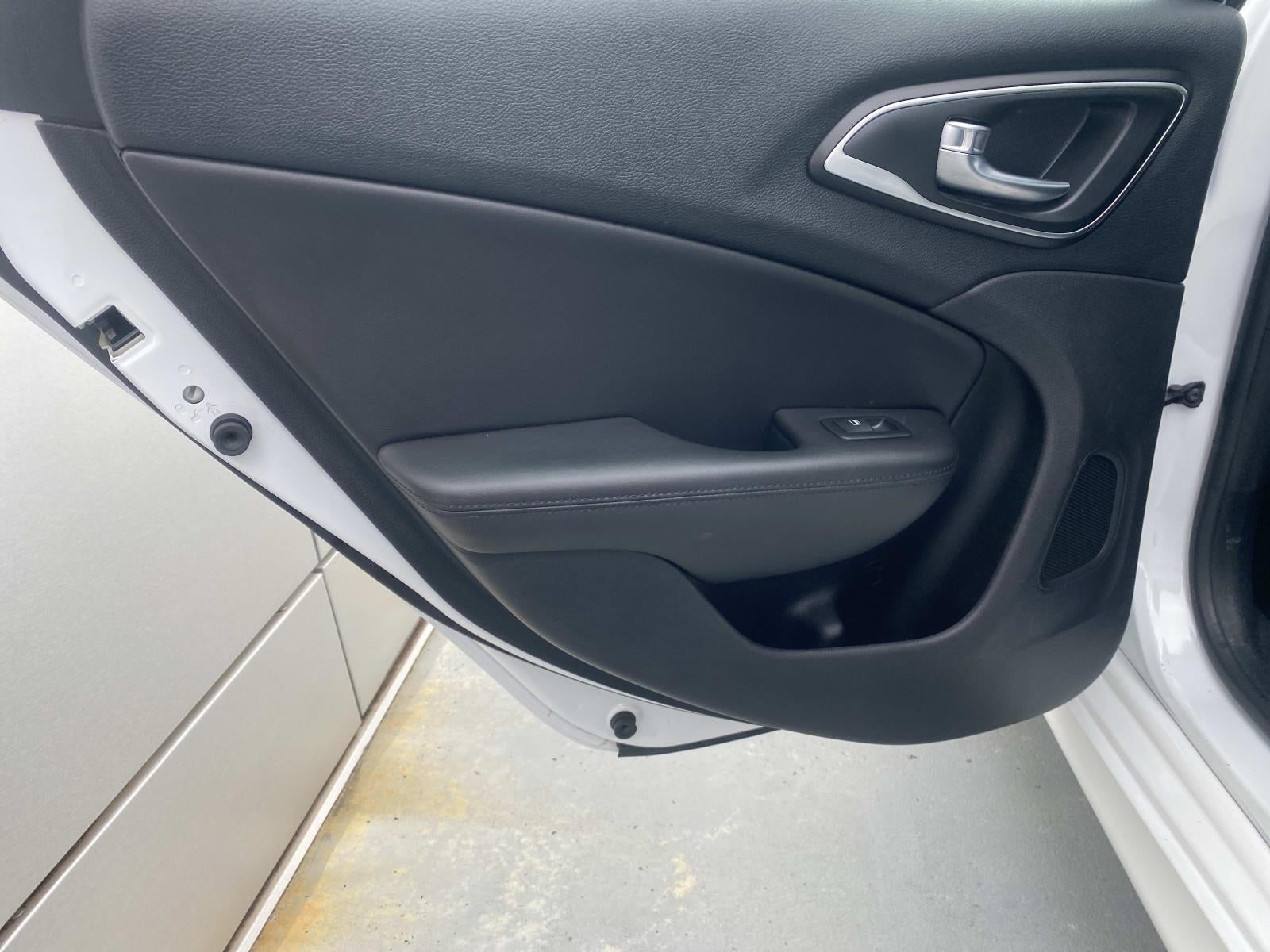 2016 Chrysler 200 4dr Sdn C AWD