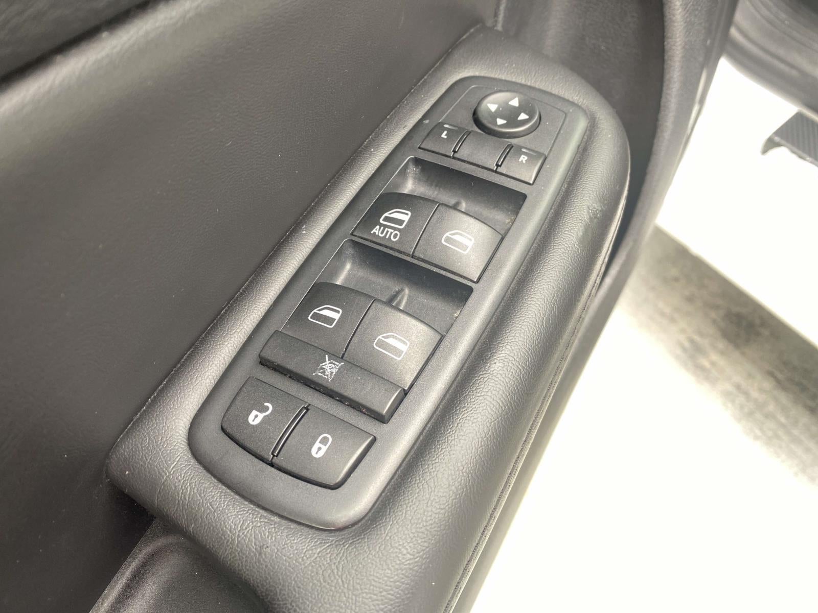 2016 Chrysler 200 4dr Sdn C AWD