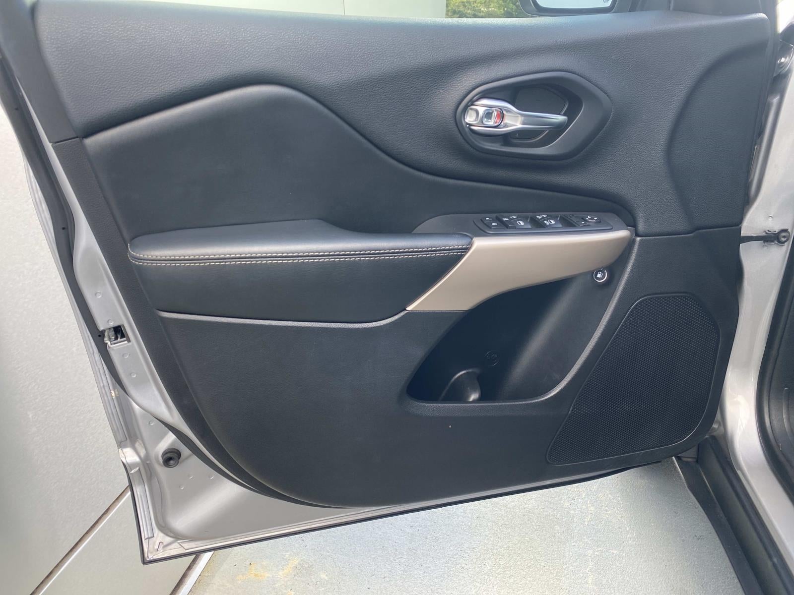 2018 Jeep Cherokee Limited FWD