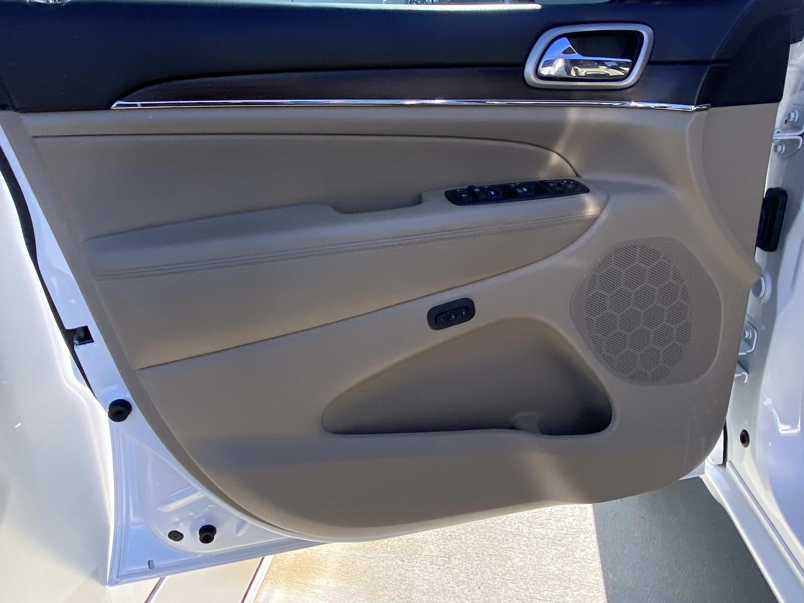 2017 Jeep Grand Cherokee Overland 4x2