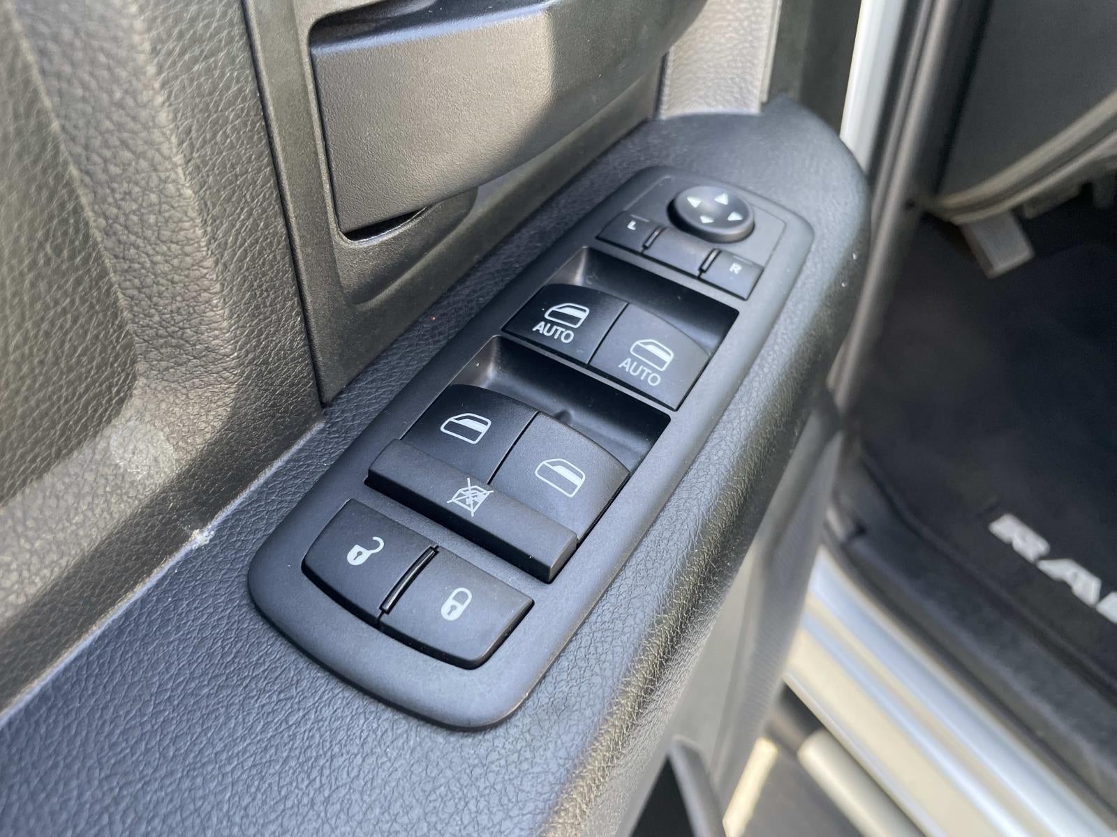 2019 RAM 1500 Classic Tradesman 4x4 Quad Cab 6'4 Box