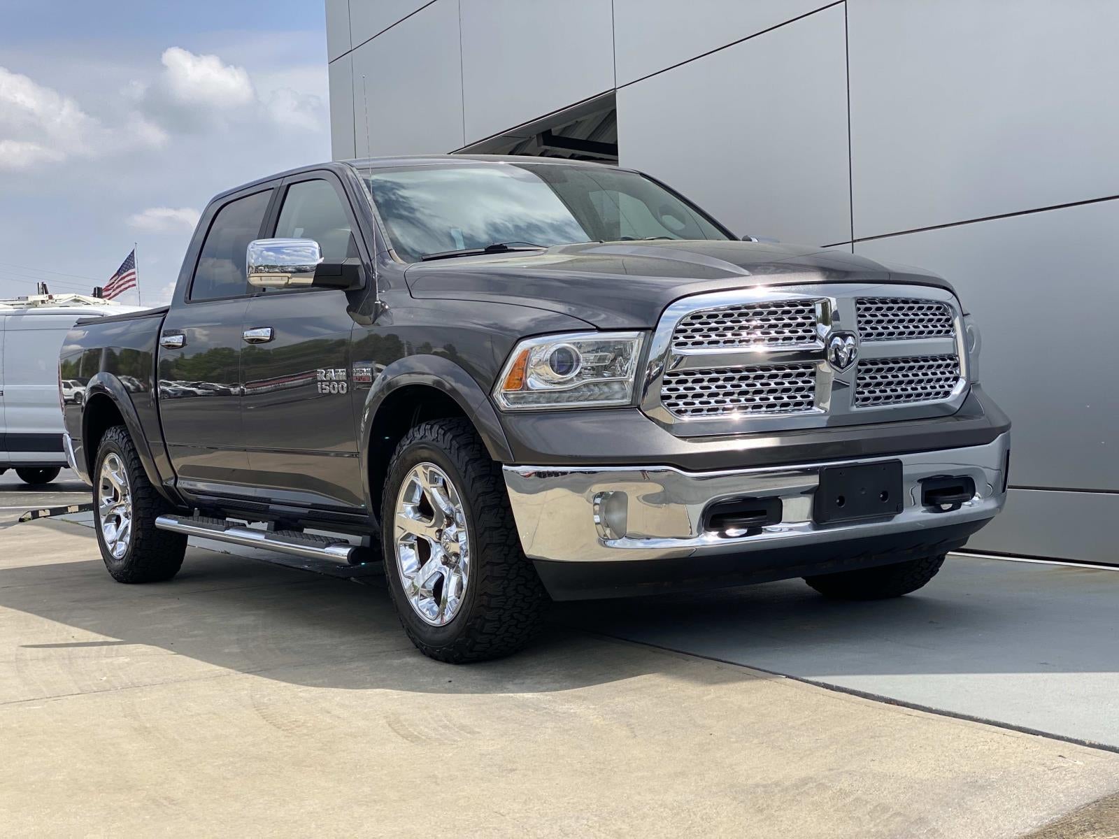 2017 RAM 1500 Laramie 4x4 Crew Cab 5'7 Box