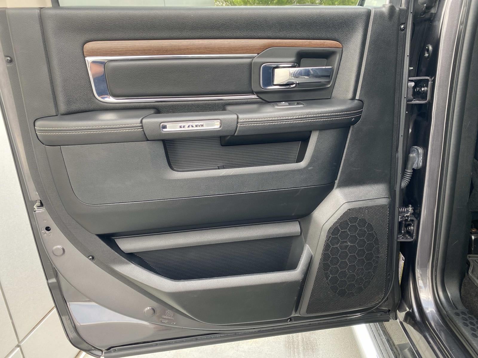 2017 RAM 1500 Laramie 4x4 Crew Cab 5'7 Box