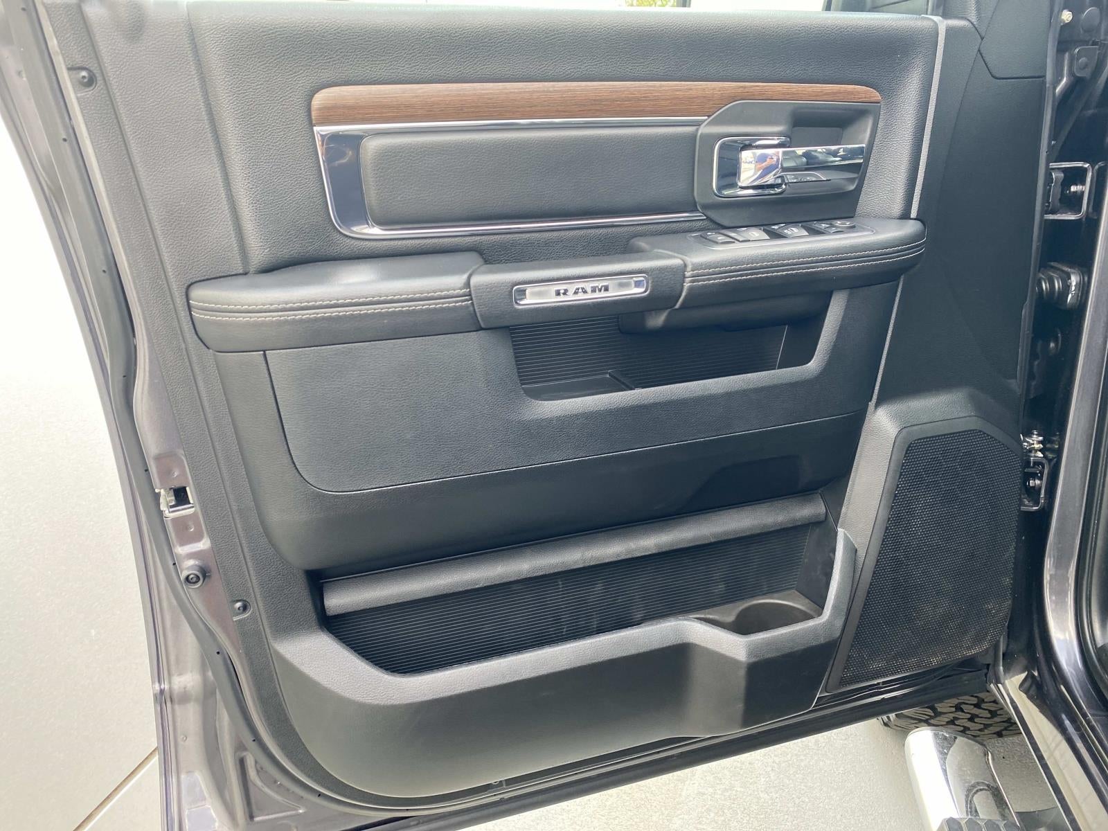 2017 RAM 1500 Laramie 4x4 Crew Cab 5'7 Box