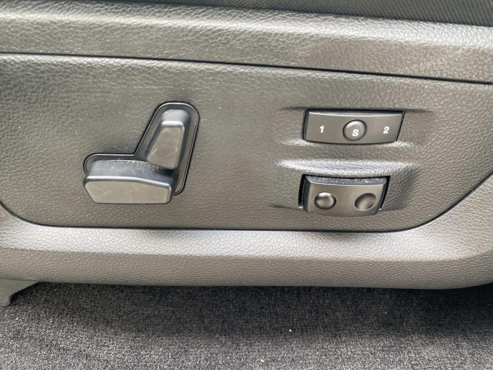 2017 RAM 1500 Laramie 4x4 Crew Cab 5'7 Box