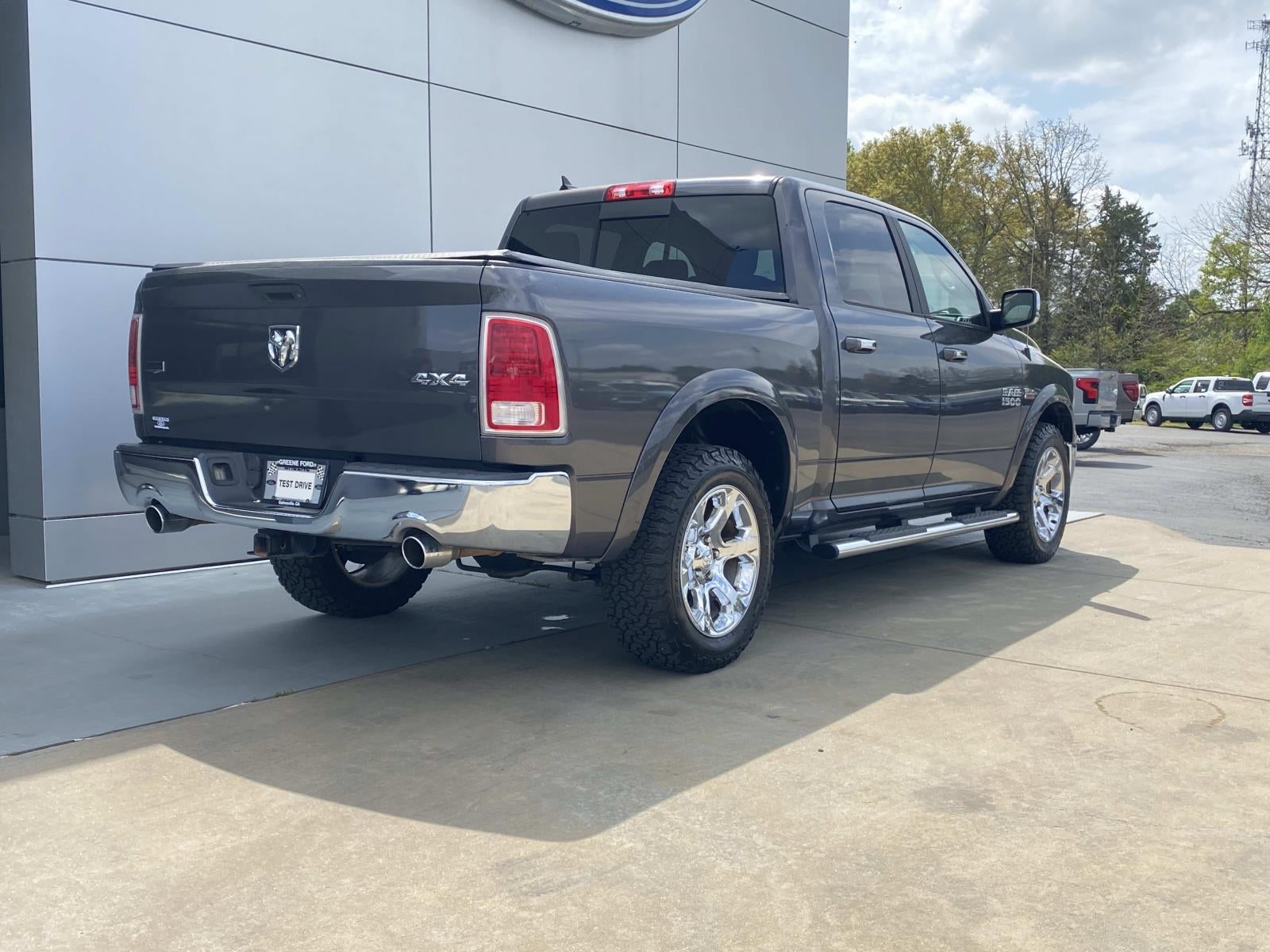 2017 RAM 1500 Laramie 4x4 Crew Cab 5'7 Box