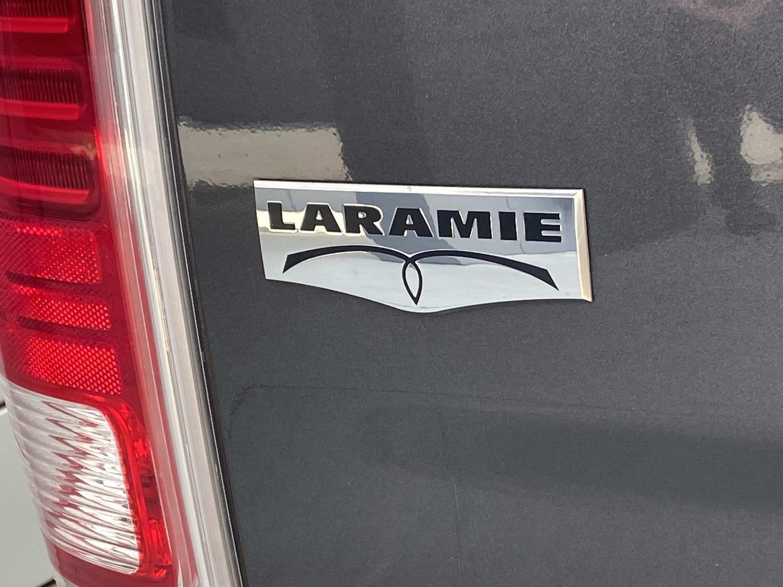 2017 RAM 1500 Laramie 4x4 Crew Cab 5'7 Box