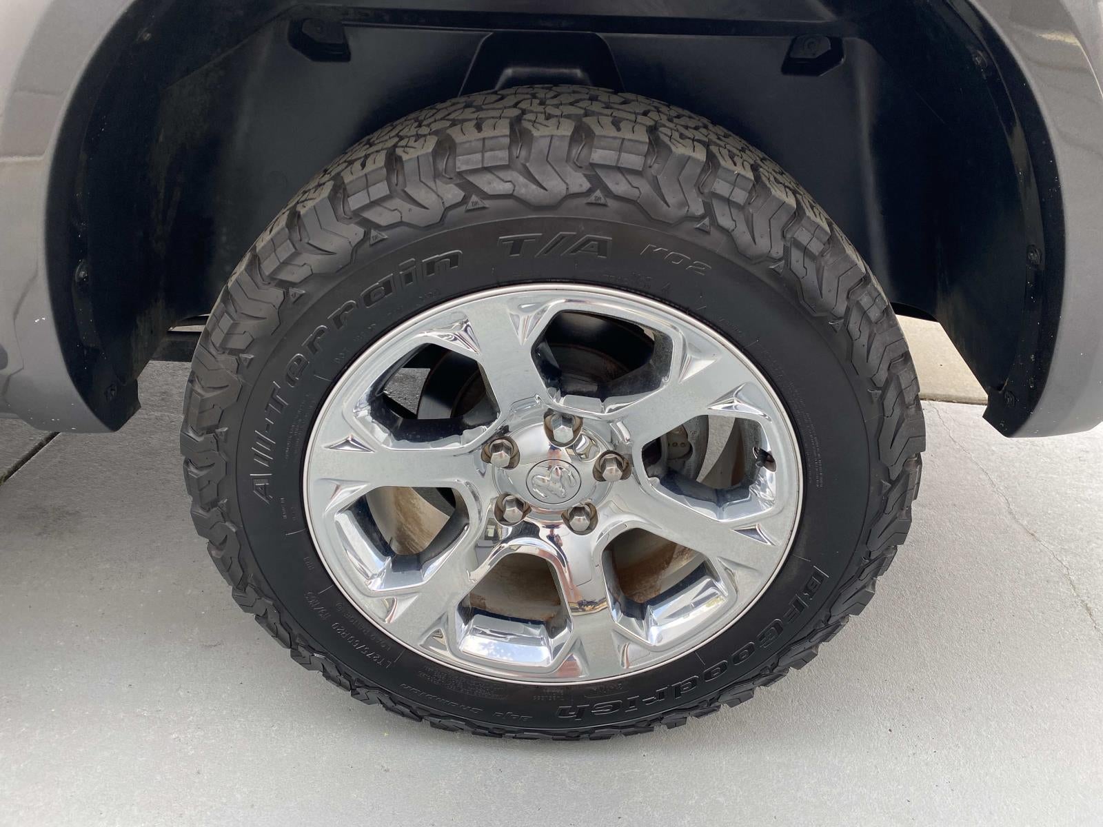 2017 RAM 1500 Laramie 4x4 Crew Cab 5'7 Box