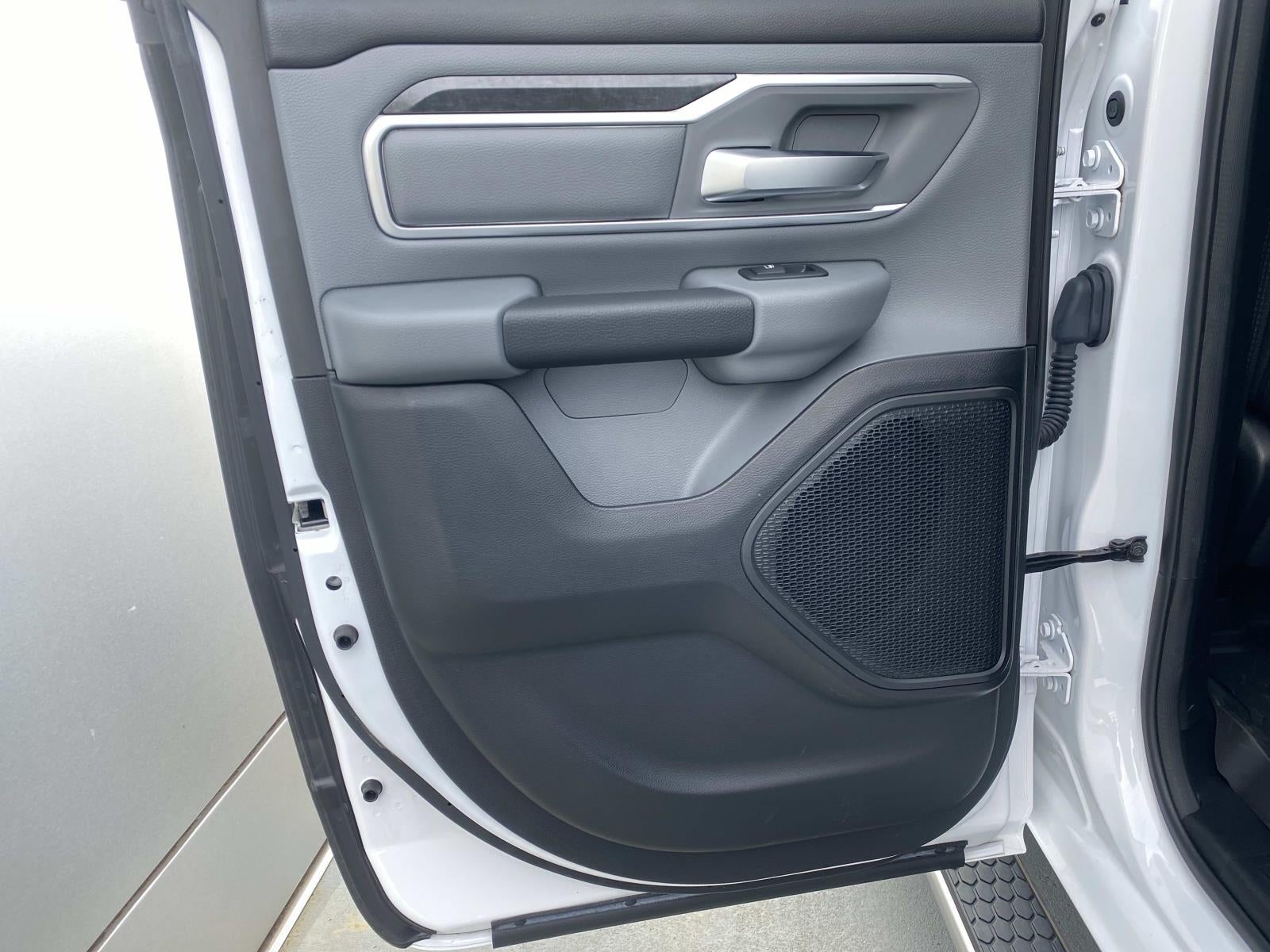 2020 RAM 1500 Big Horn 4x2 Quad Cab 6'4 Box