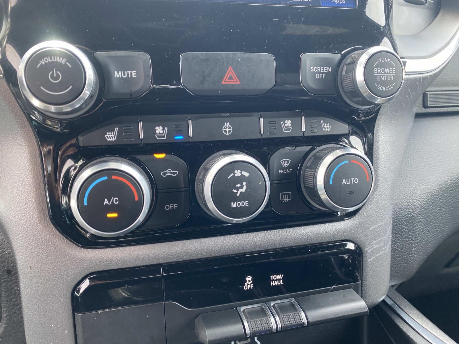 2024 RAM 1500 Laramie 4x2 Crew Cab 5'7 Box