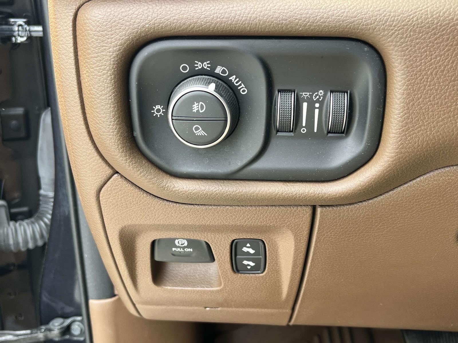 2022 RAM 1500 Laramie 4x4 Crew Cab 5'7 Box