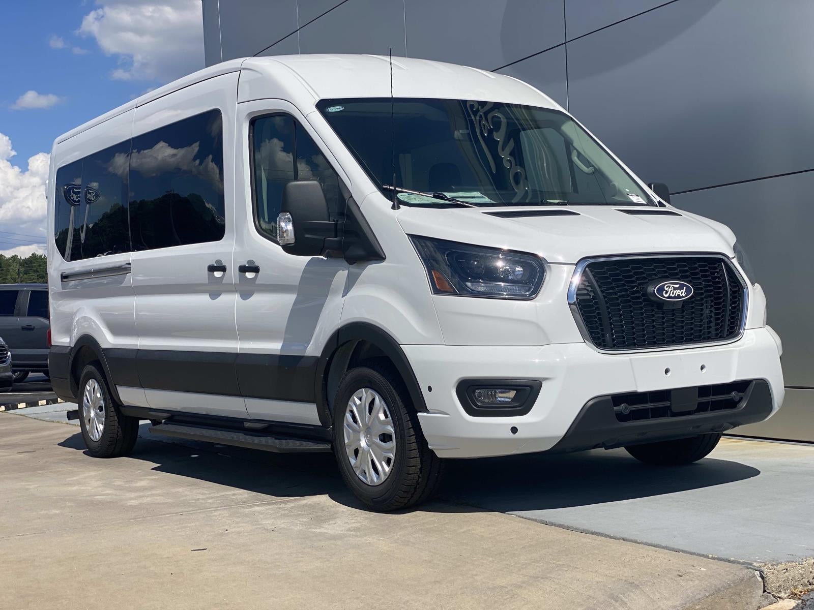 2026 Ford Transit Passenger Wagon XLT photo 2