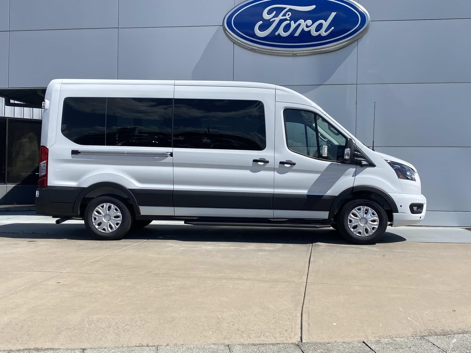 2026 Ford Transit Passenger Wagon XLT photo 3