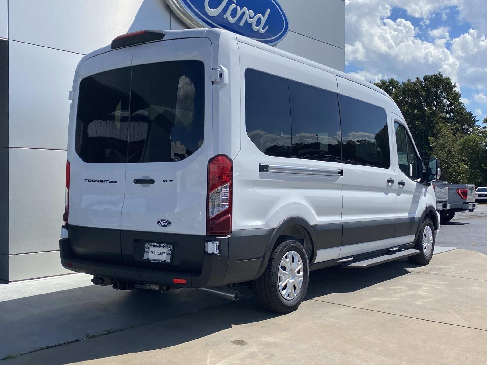 2026 Ford Transit Passenger Wagon XLT photo 4