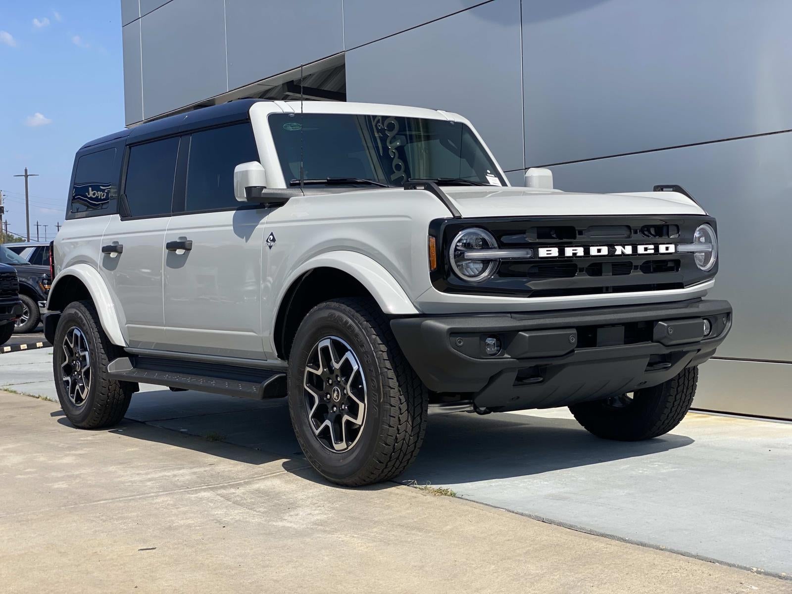 2026 Ford Bronco Outer Banks