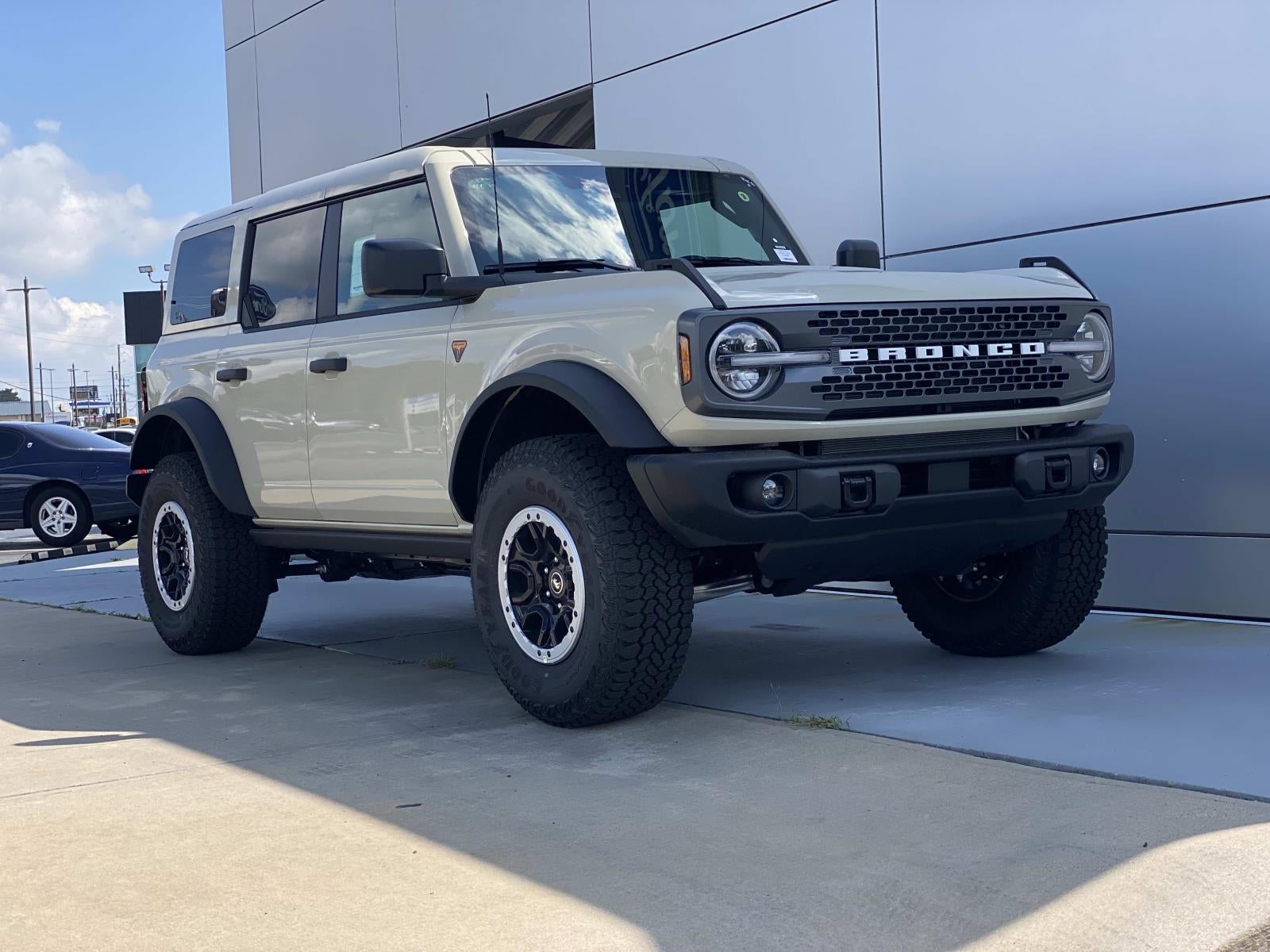 2026 Ford Bronco Badlands photo 2