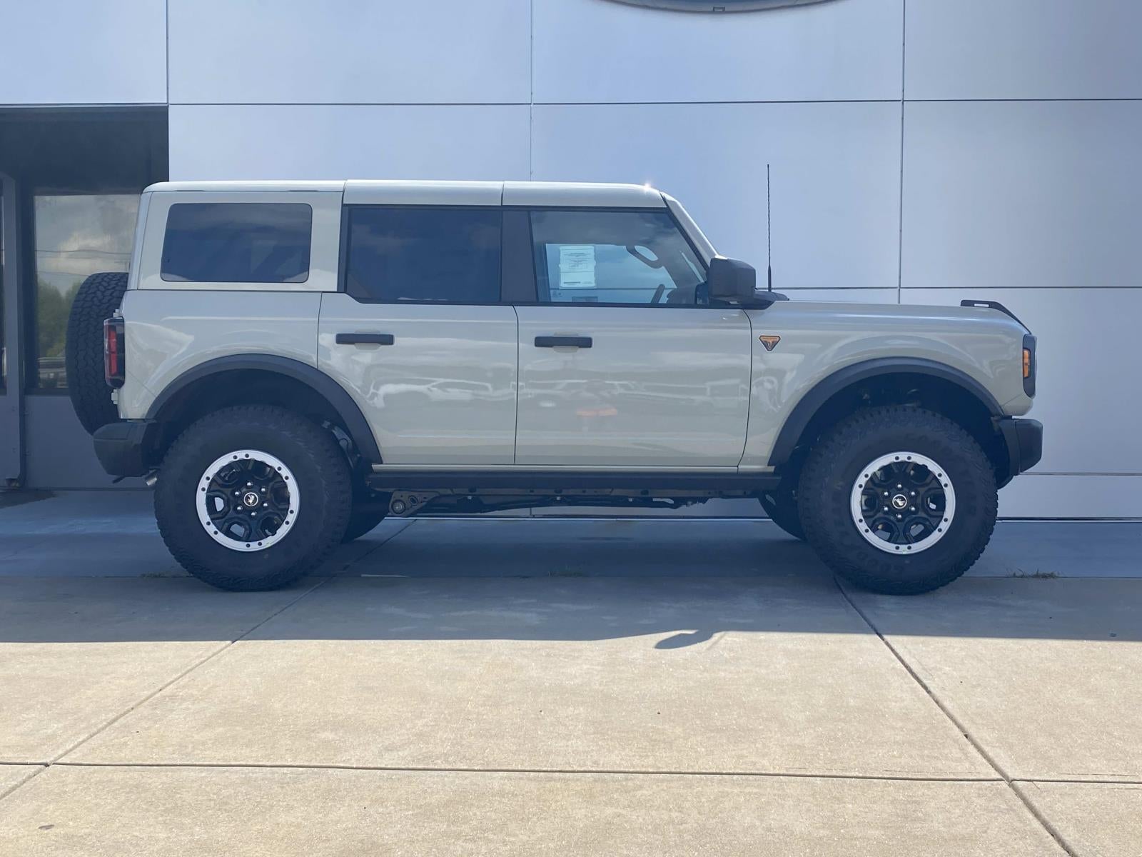 2026 Ford Bronco Badlands photo 3