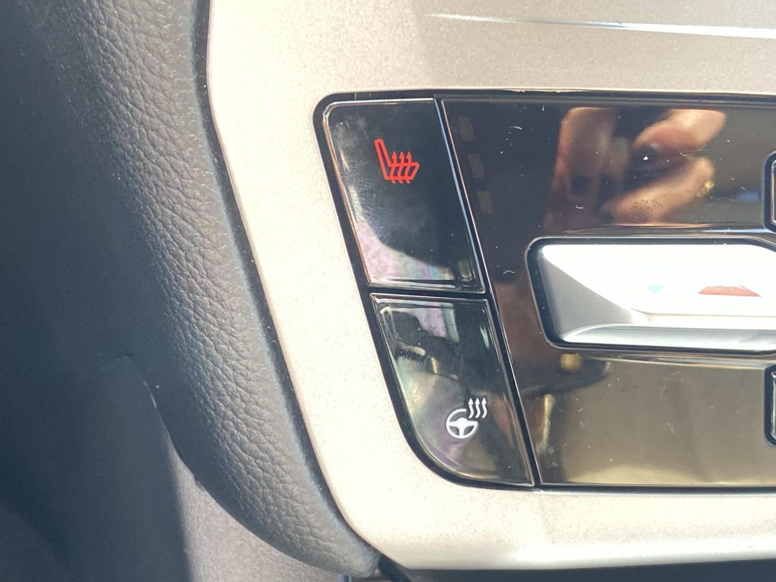 2022 Ford Explorer XLT RWD