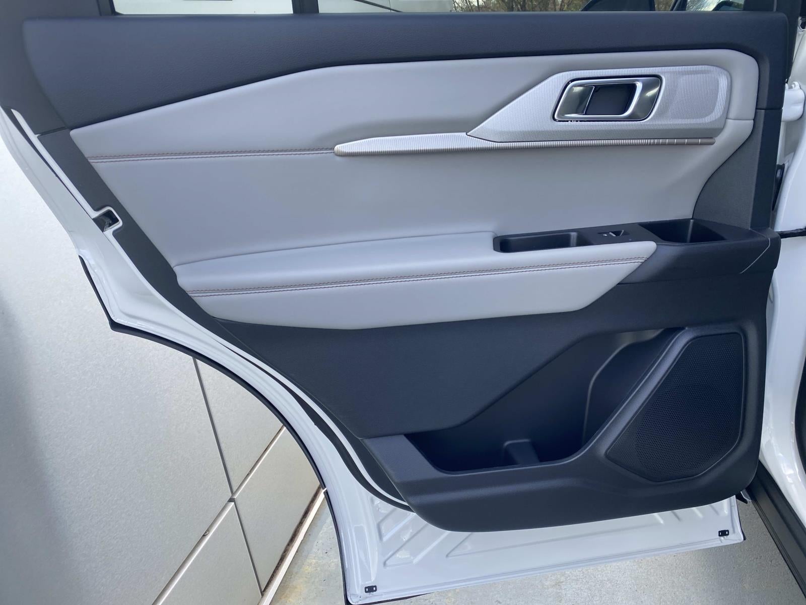 2026 Ford Explorer Active w/100A Pkg RWD