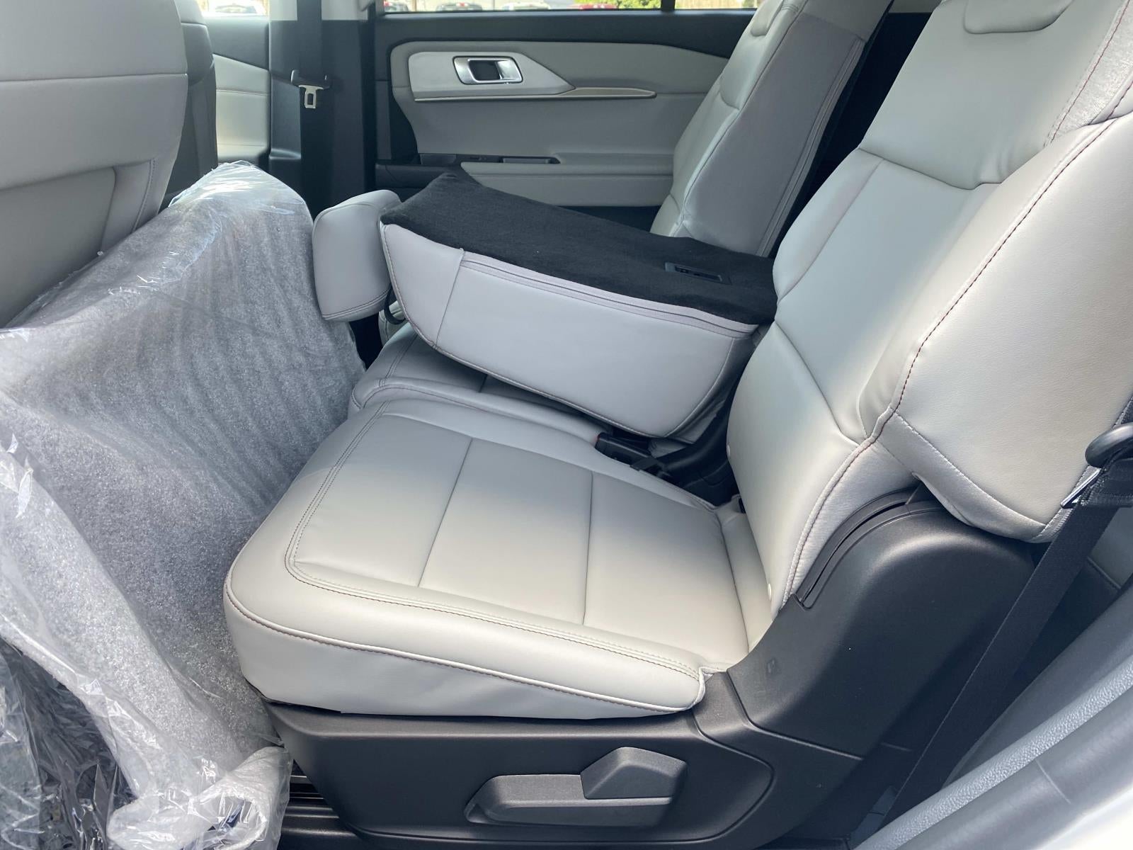 2026 Ford Explorer Active w/100A Pkg RWD