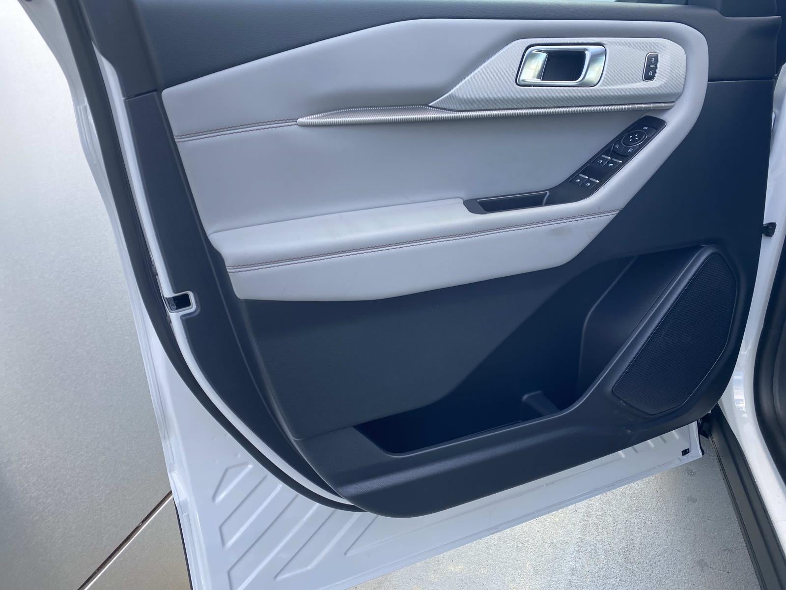 2026 Ford Explorer Active w/100A Pkg RWD