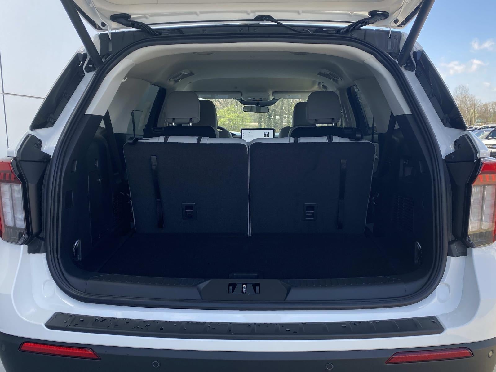 2026 Ford Explorer Active w/100A Pkg RWD