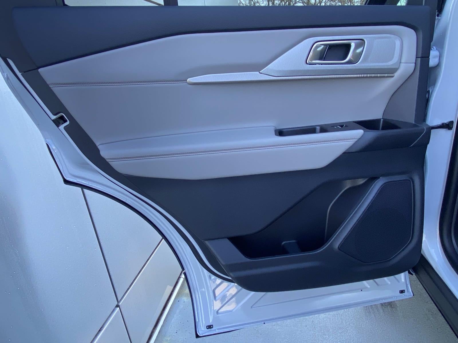 2026 Ford Explorer Active w/100A Pkg RWD