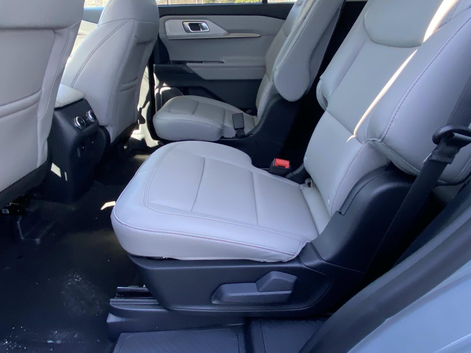 2026 Ford Explorer Active w/100A Pkg RWD