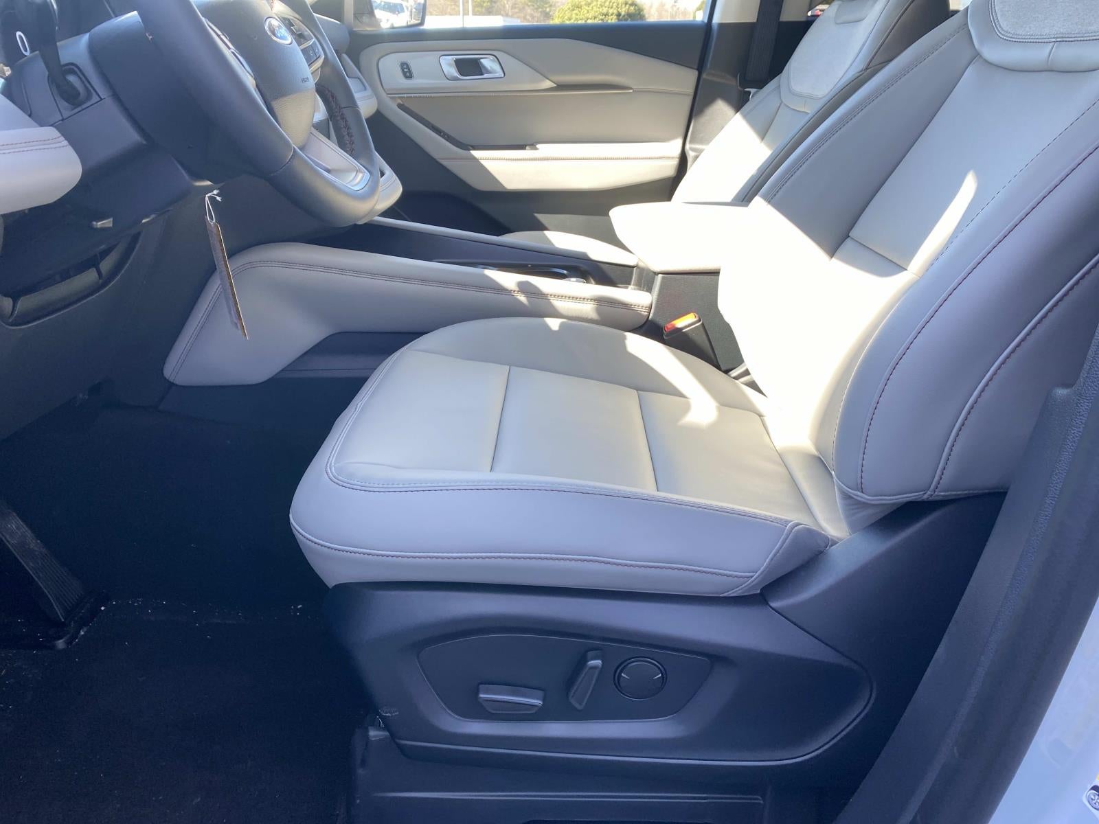 2026 Ford Explorer Active w/100A Pkg RWD