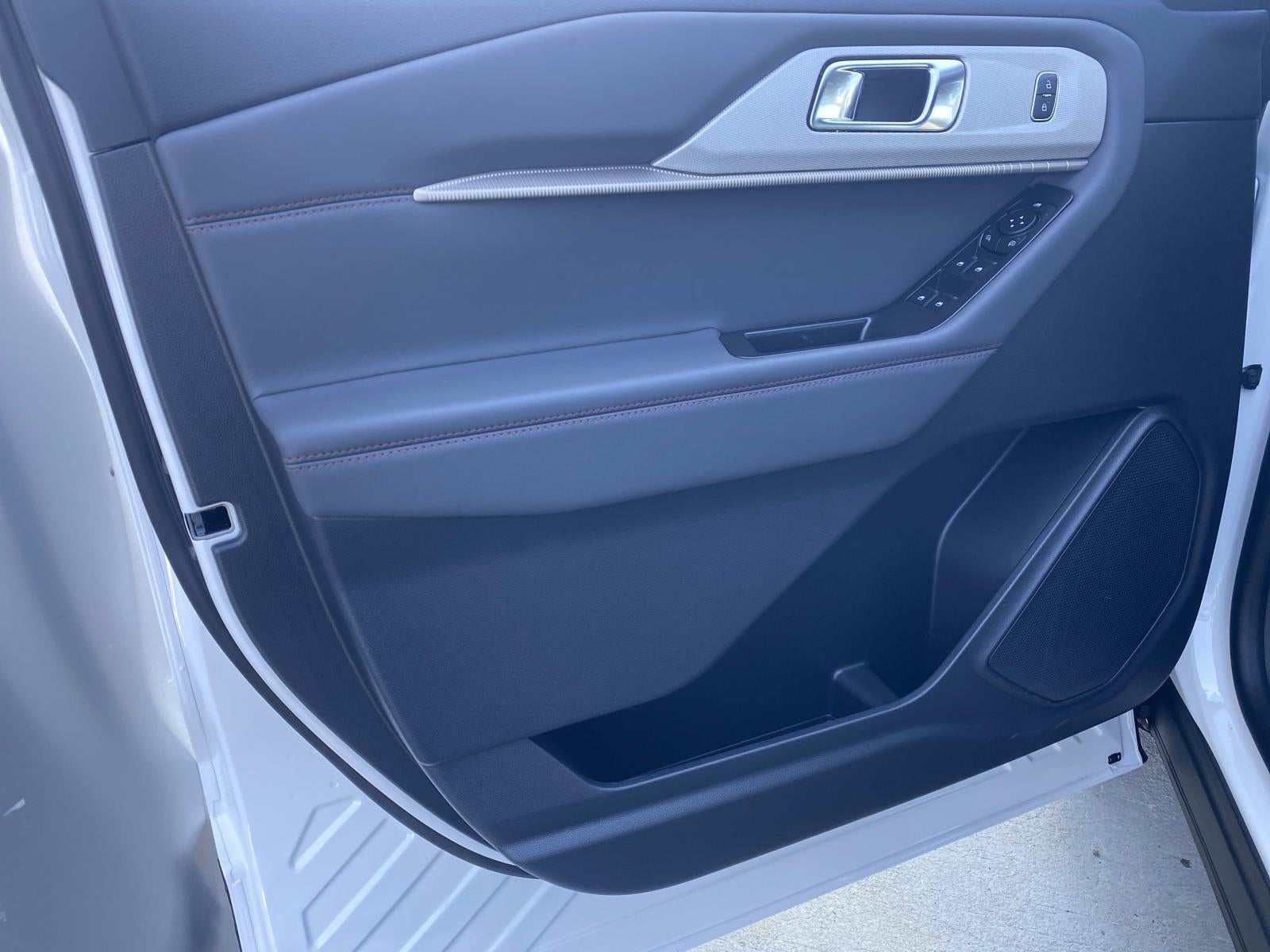 2027 Ford Explorer Active w/100A Pkg RWD