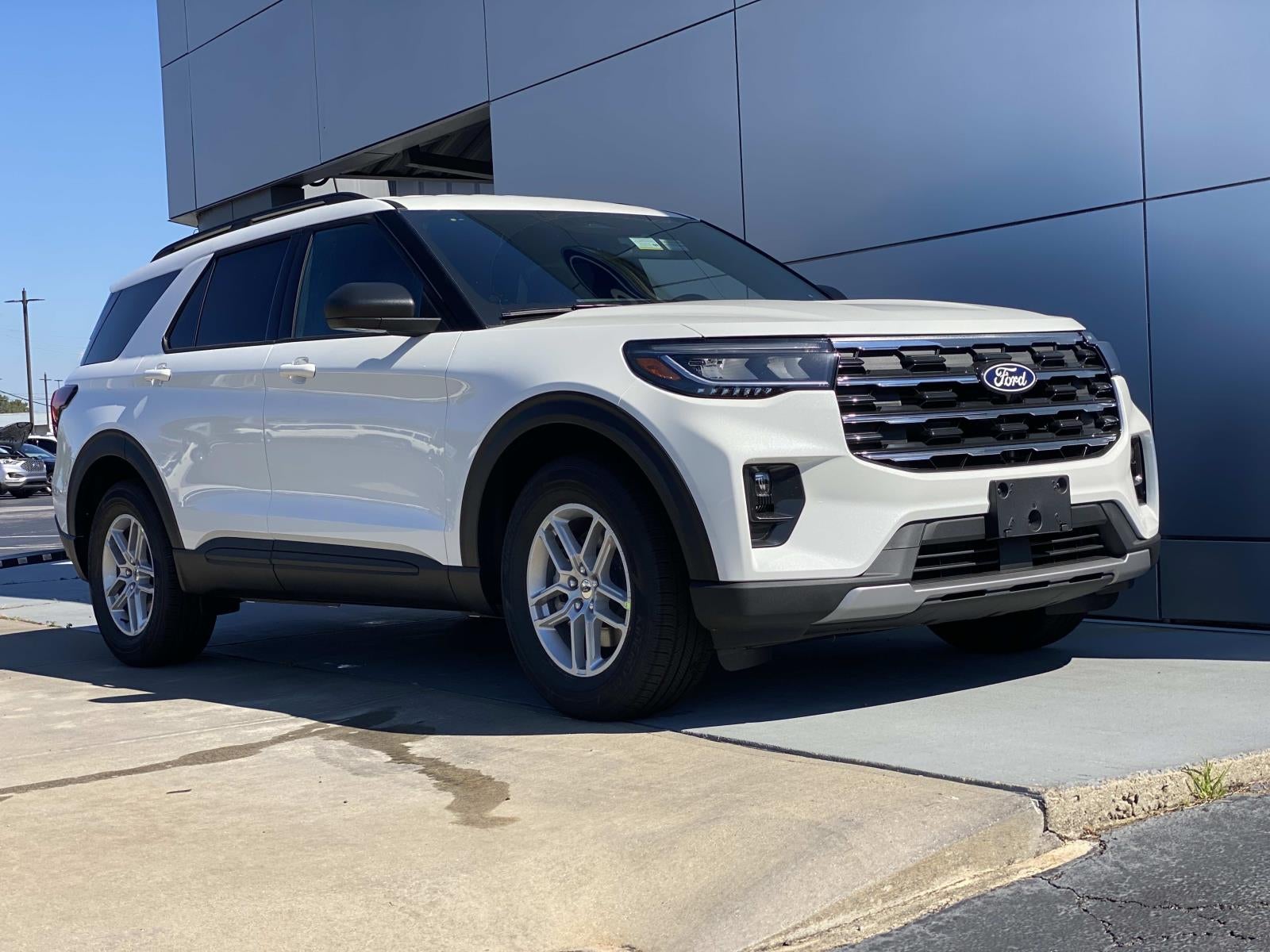 2027 Ford Explorer Active w/100A Pkg RWD
