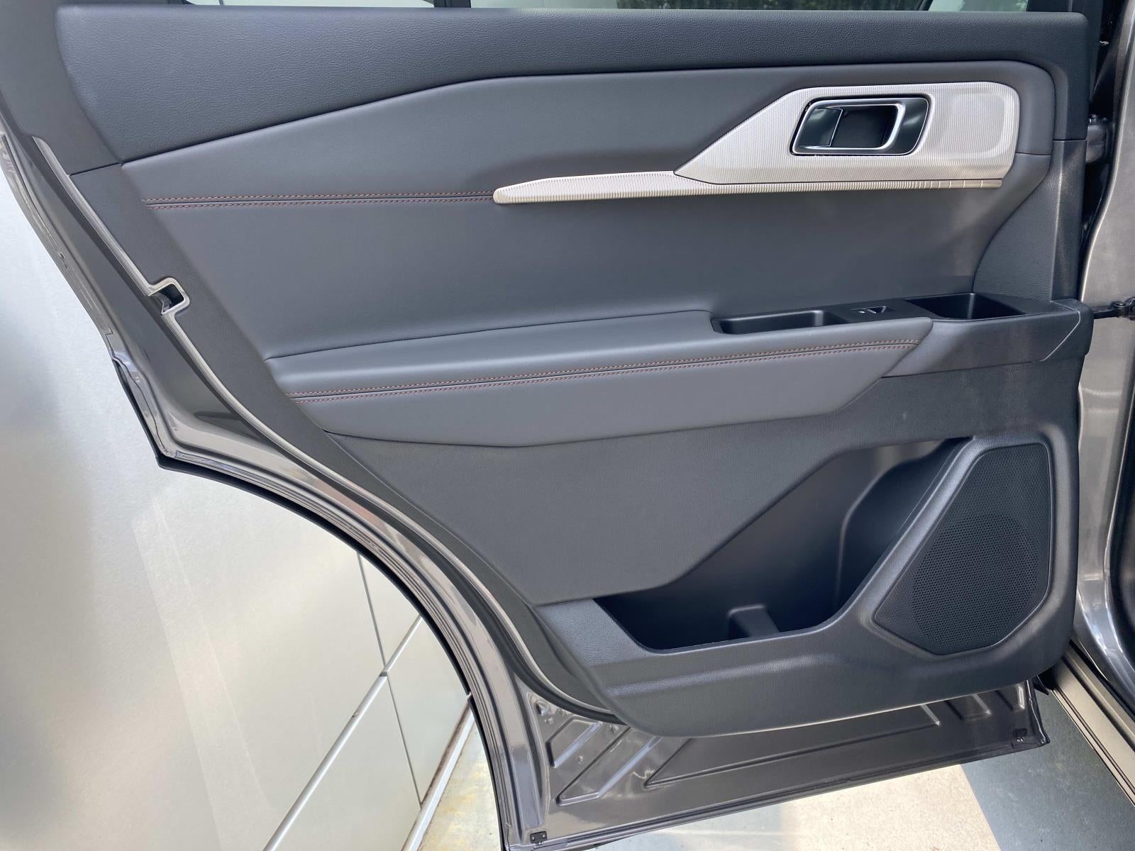 2026 Ford Explorer Active w/100A Pkg RWD