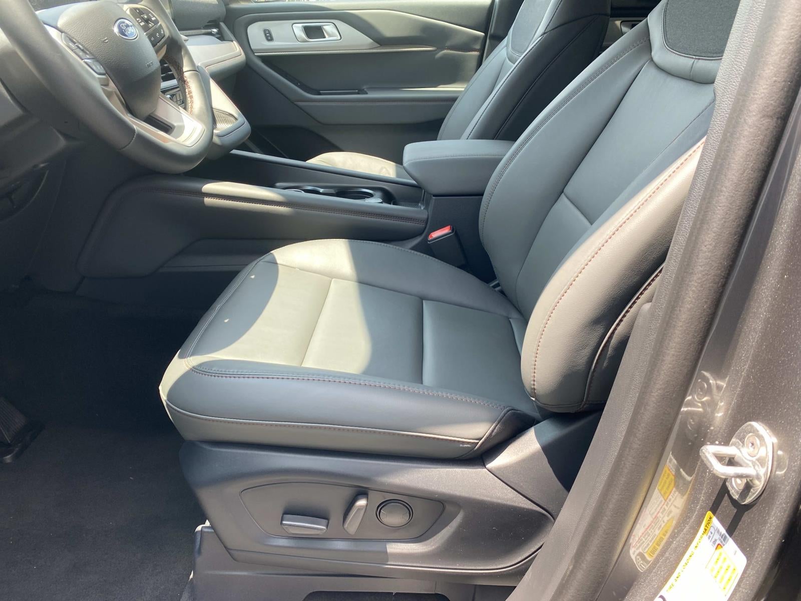 2026 Ford Explorer Active w/100A Pkg RWD