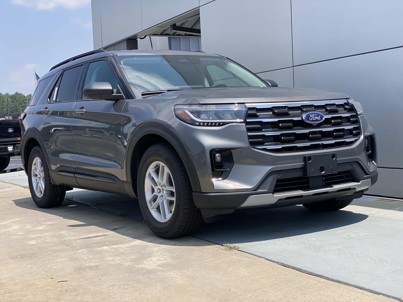 2026 Ford Explorer Active w/100A Pkg RWD