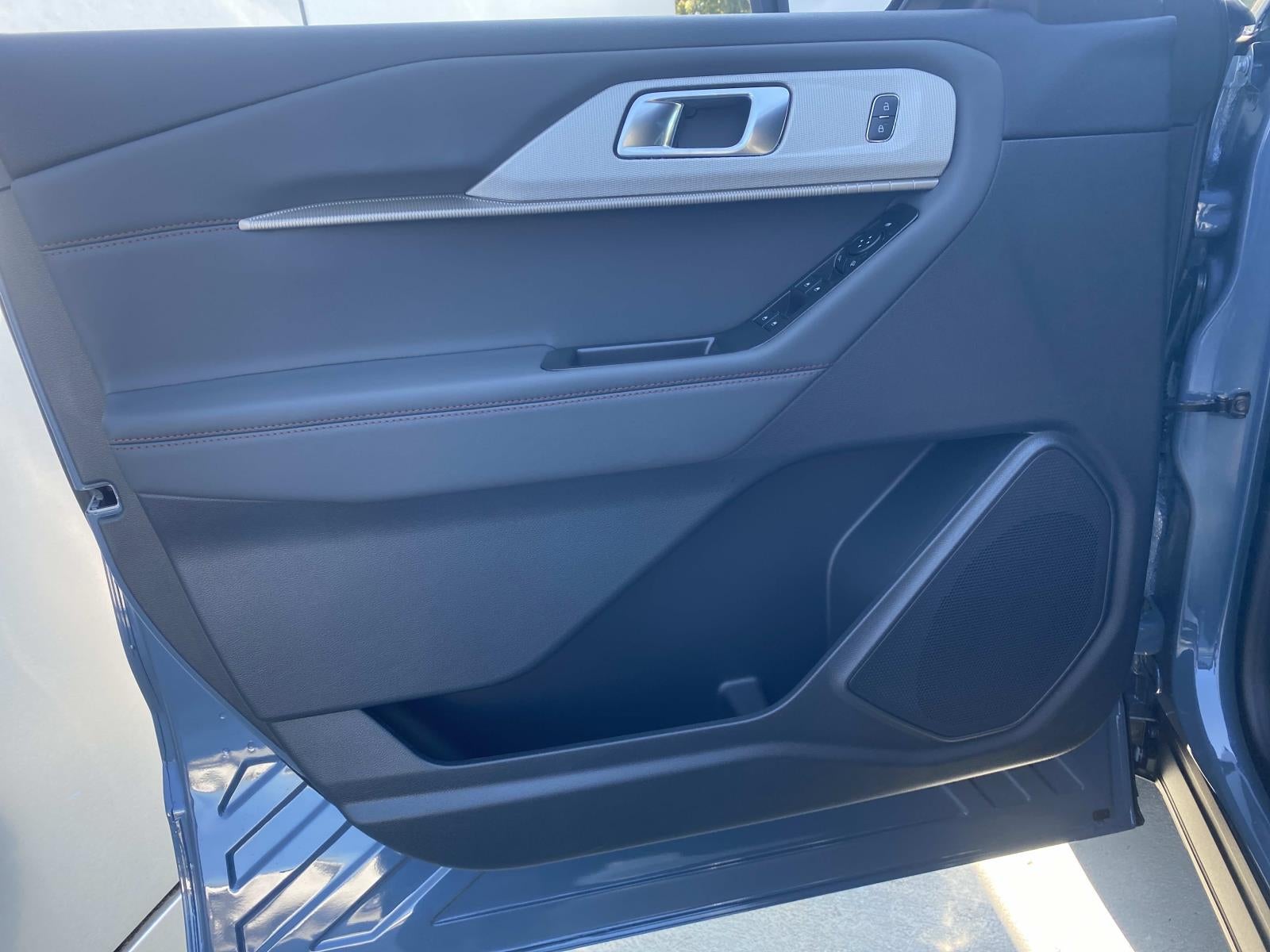 2027 Ford Explorer Active w/100A Pkg RWD