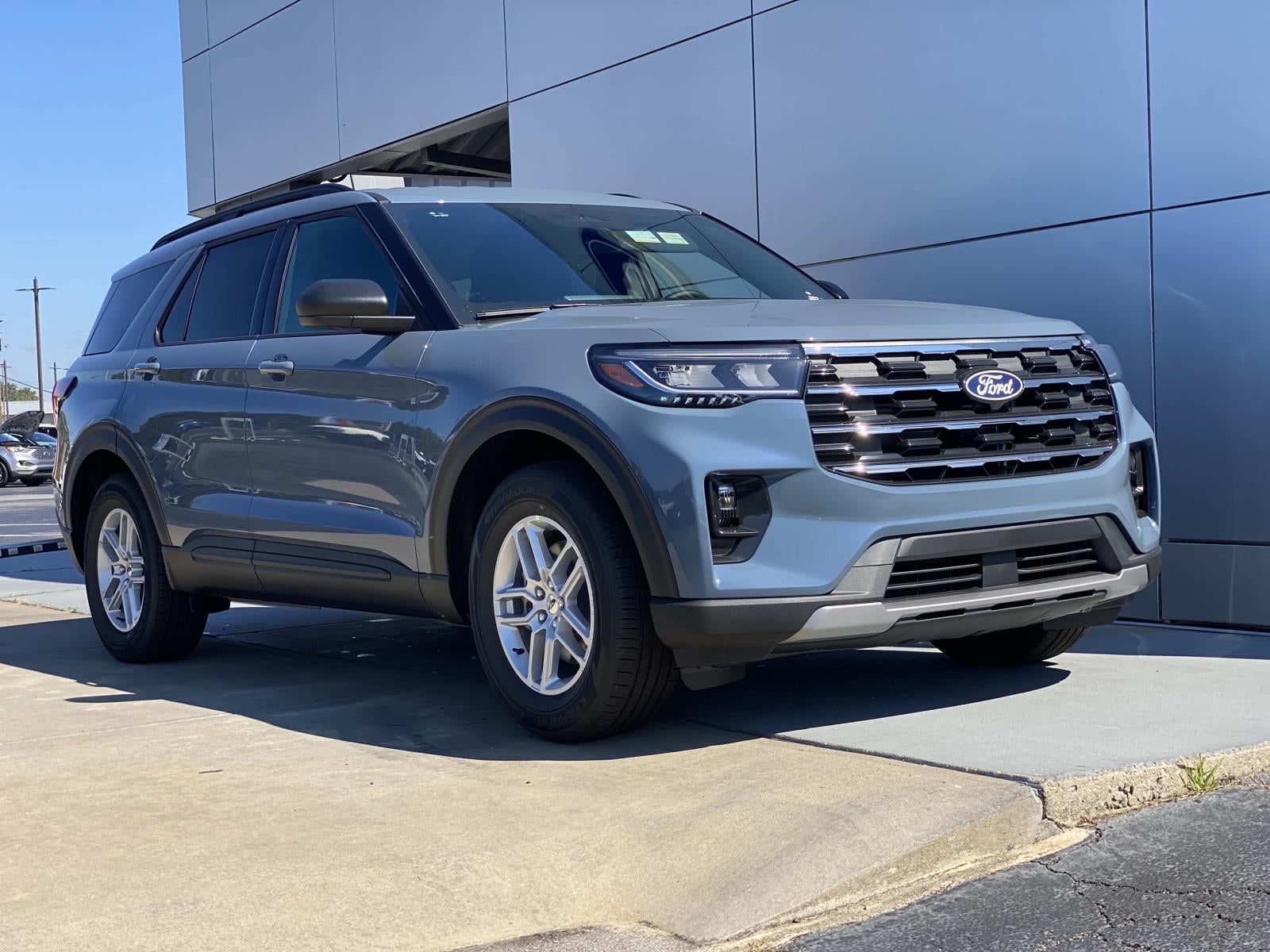 2027 Ford Explorer Active w/100A Pkg RWD