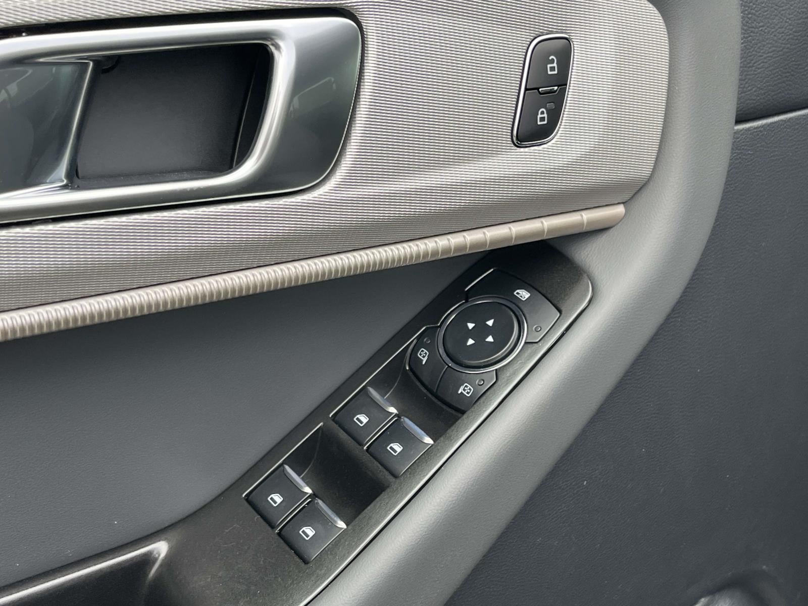 2026 Ford Explorer Active w/100A Pkg RWD