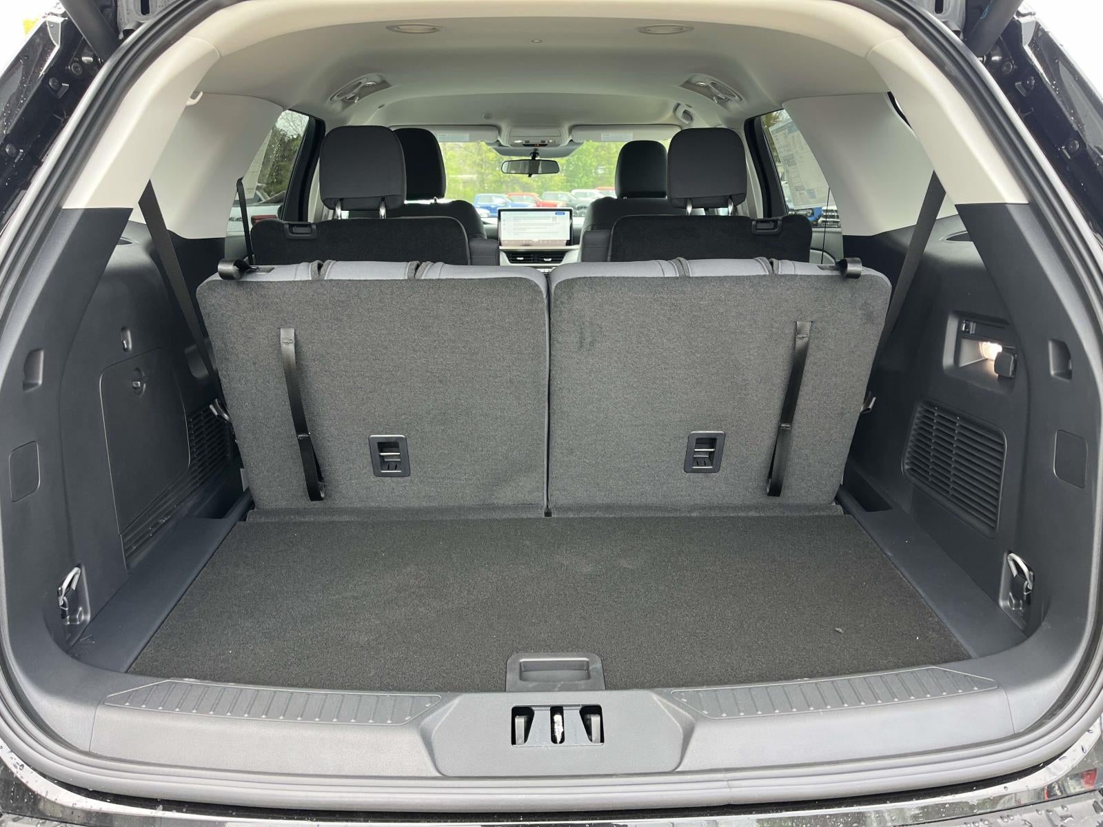 2026 Ford Explorer Active w/100A Pkg RWD