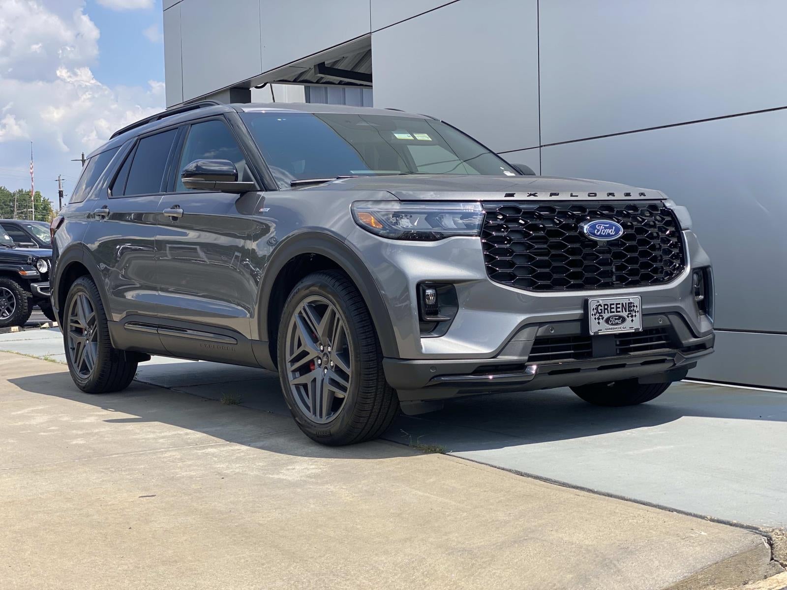 2026 Ford Explorer ST-Line photo 2
