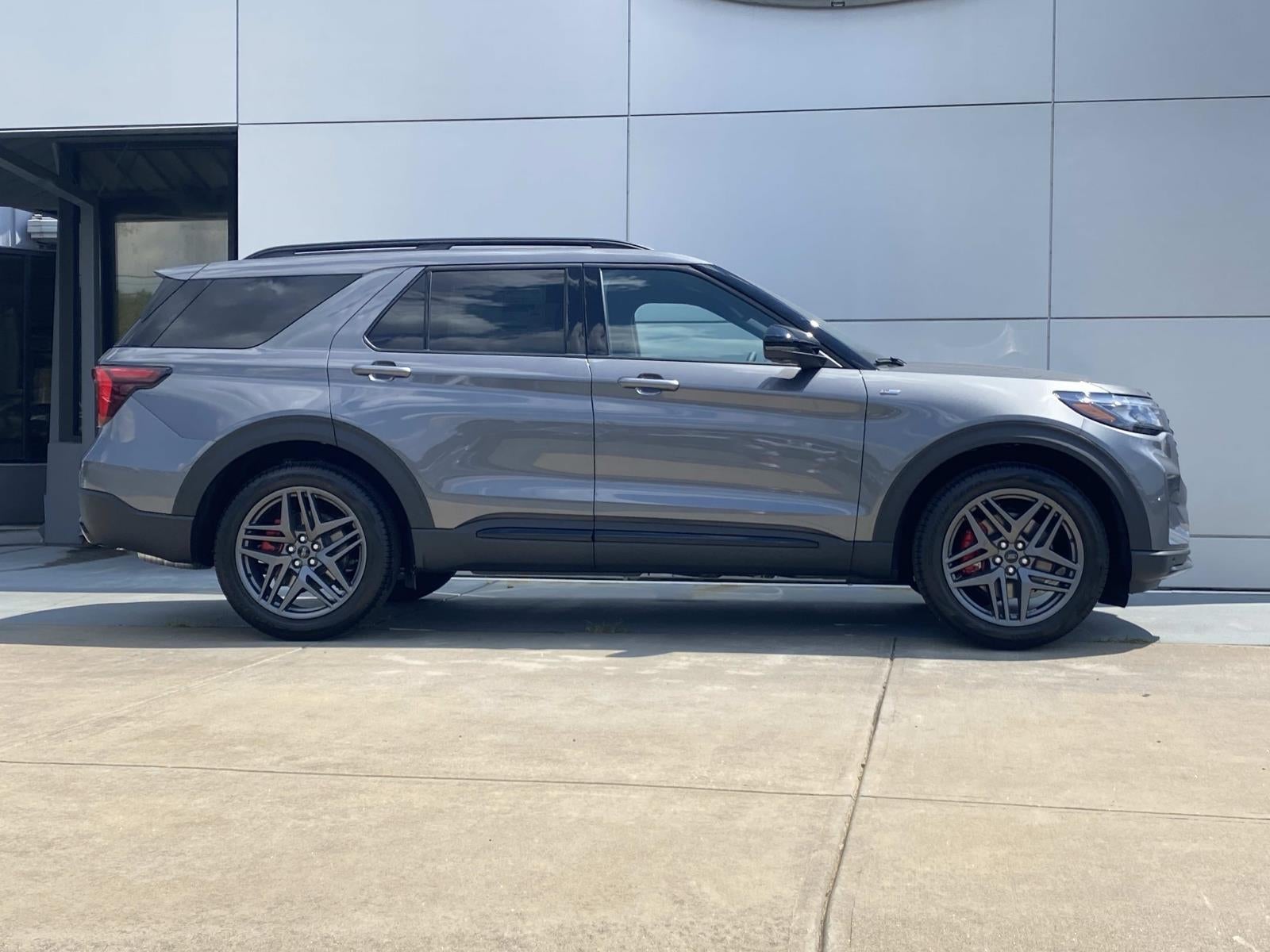 2026 Ford Explorer ST-Line photo 3