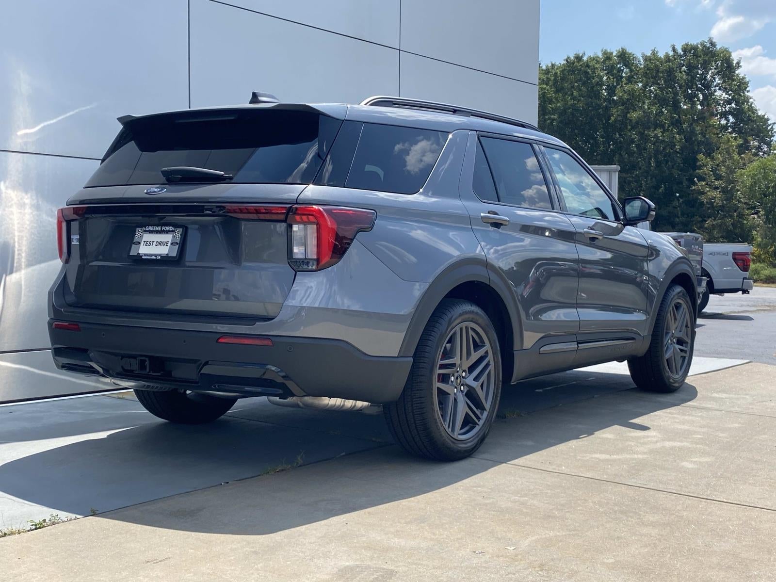 2026 Ford Explorer ST-Line photo 4