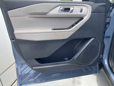 2025 Ford Explorer Active 4WD