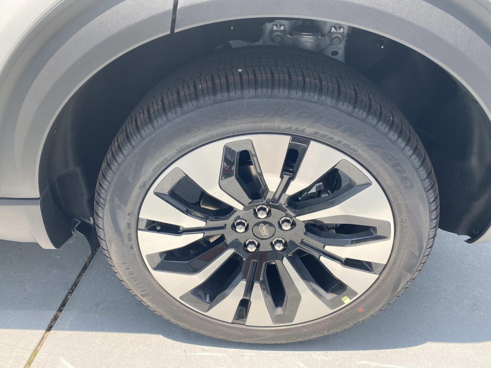 2026 Ford Explorer Platinum 4WD