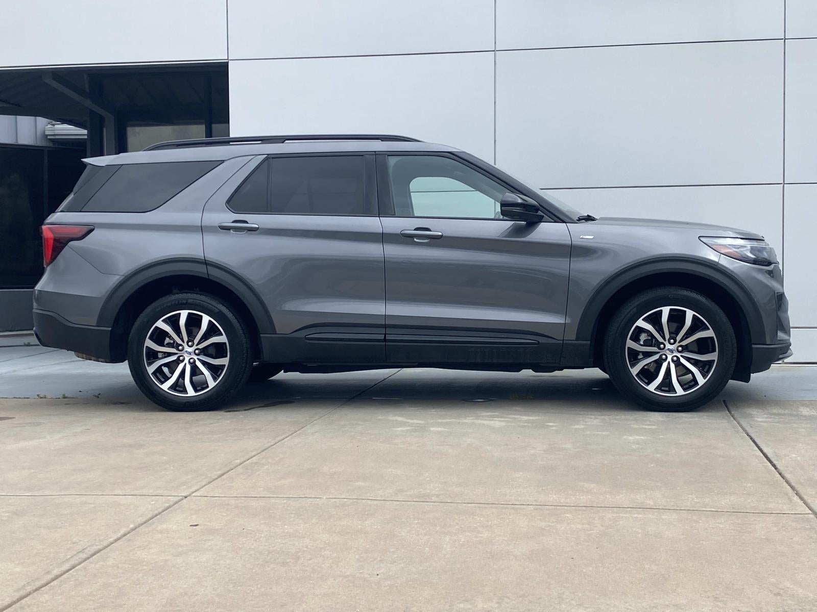2025 Ford Explorer ST-Line 4WD